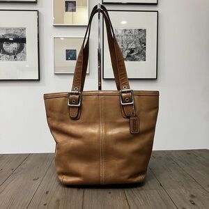 Vintage Y2K Coach Hampton Tan Leather Bucket Tote Bag - Like new!
